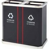 商場靠墻分類垃圾桶