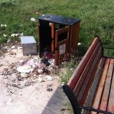 福建龍巖小區(qū)分類果皮箱形同虛設