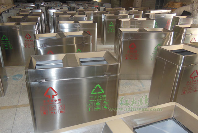 垃圾桶分類標識醒目有助市民分類投放